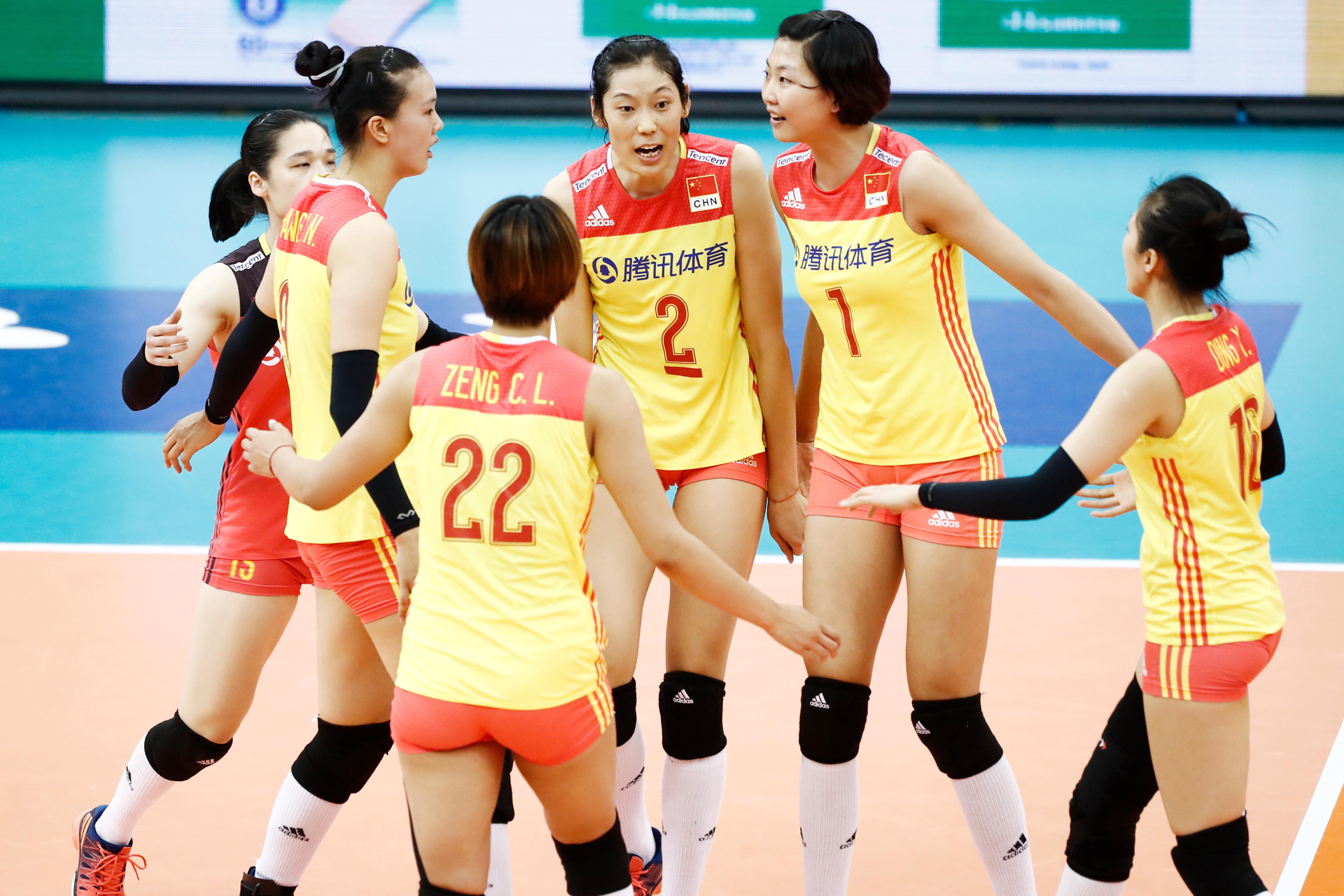 闽南雷霆队鏖战江汉金雕队,排球杯赛读秒绝平,转换速度占优。本土核心状态回升的简单介绍 闽南雷霆队鏖战江汉金雕队,排球杯赛读秒绝平,转换速度占优。本土核心状态回升的简单介绍