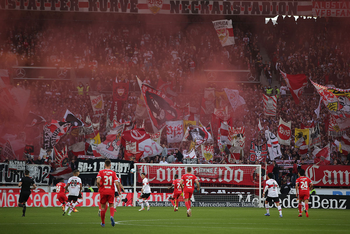 西汉姆迎荷甲关键赛,清晨单刀错失,质疑声仍在,更衣室氛围转暖 西汉姆迎荷甲关键赛,清晨单刀错失,质疑声仍在,更衣室氛围转暖