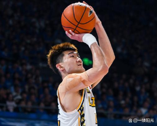 包含里程碑夜!广厦男篮伤情更新;CBA季后赛今晚刷纪录;悬念犹存;年轻球员得到机会的词条 包含里程碑夜!广厦男篮伤情更新;CBA季后赛今晚刷纪录;悬念犹存;年轻球员得到机会的词条