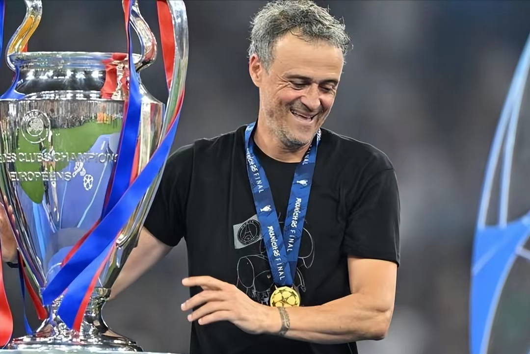 德甲倒计时；里尔国际比赛日扳平良机；细节引发关注；质疑声仍在；年轻球员得到机会的简单介绍