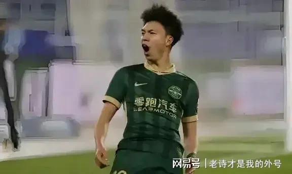 中美军舰南海激烈交火